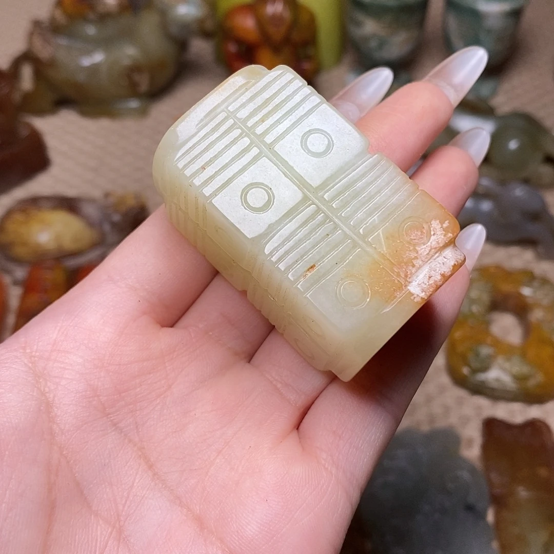 未镶嵌蛇纹石玉颈饰