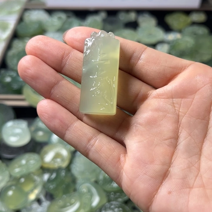 未镶嵌蛇纹石玉颈饰