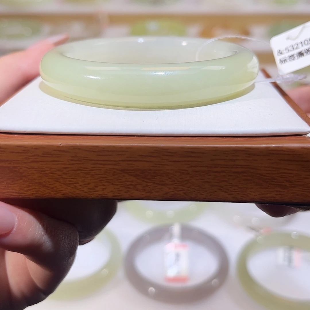 和田玉未镶嵌手镯黄口半山