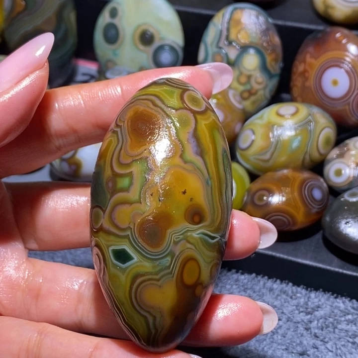 玛瑙/玉髓未镶嵌珠宝奇石40