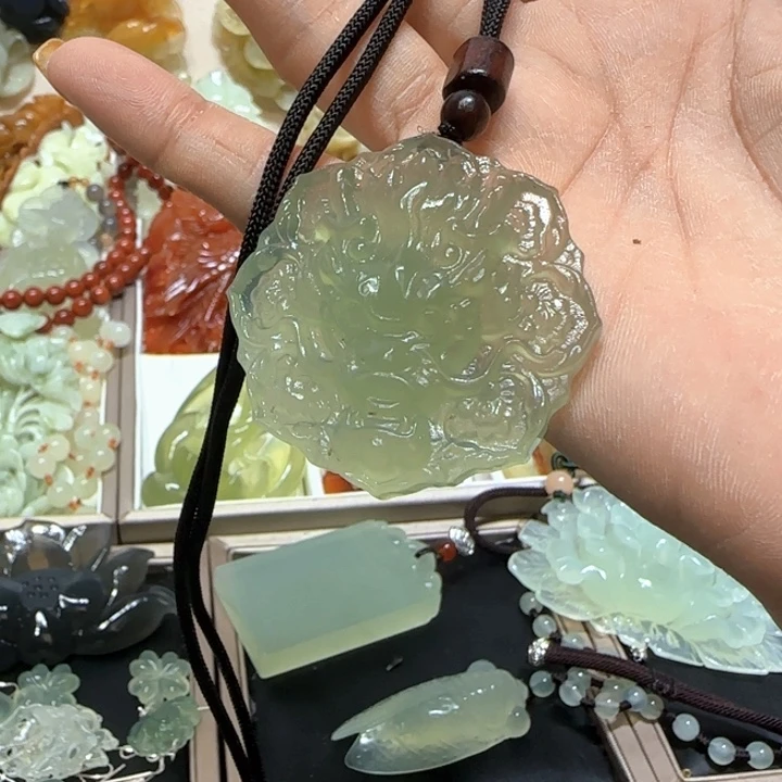 蛇纹石玉未镶嵌吊坠