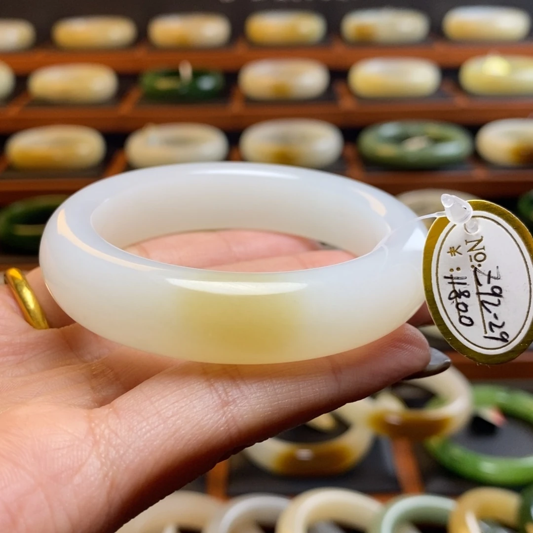 和田玉未镶嵌手镯51圈