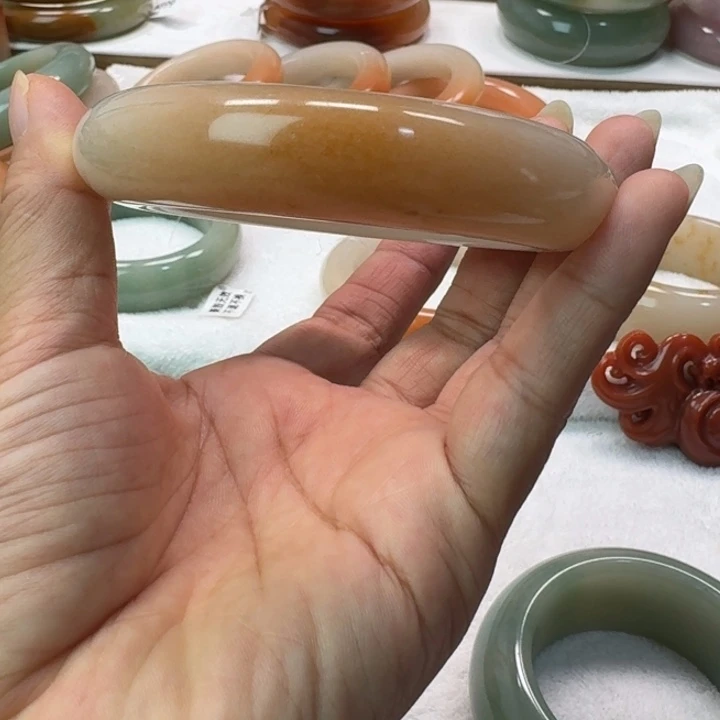 石英岩玉未镶嵌手镯