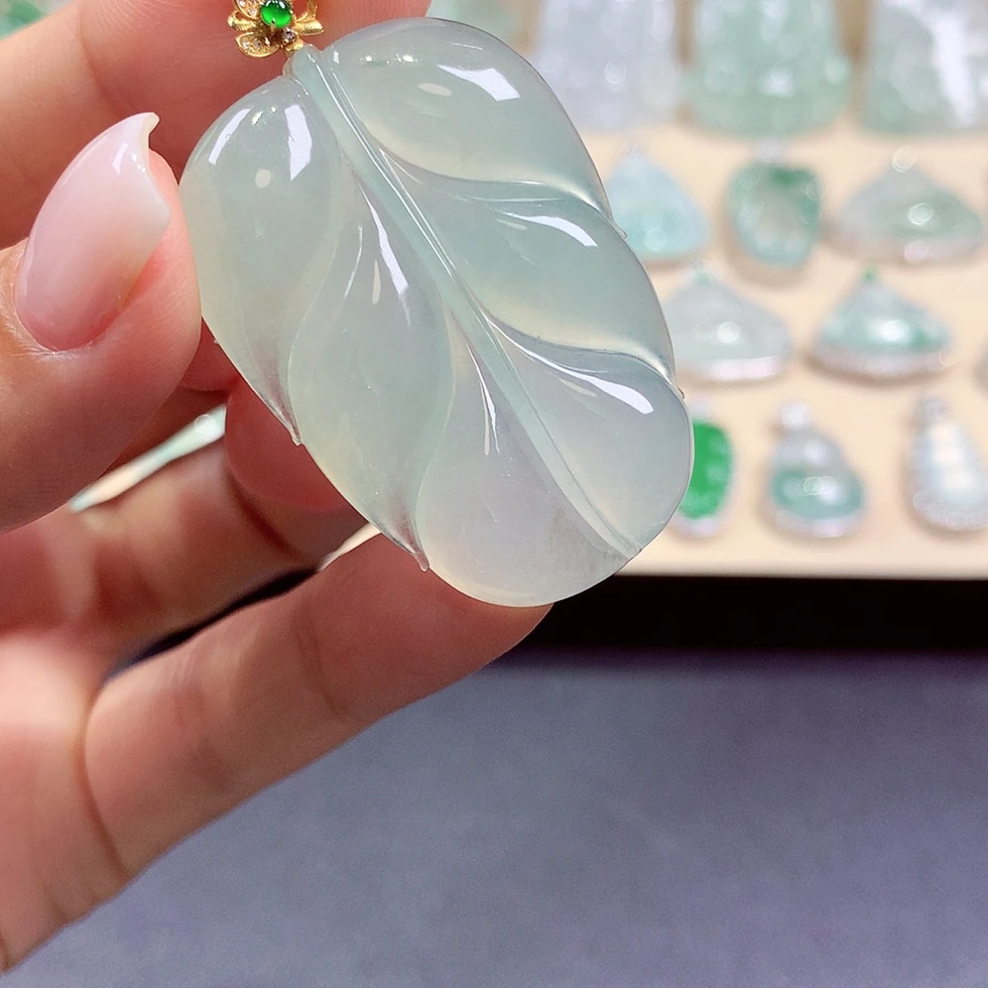 翡翠18K金镶嵌颈饰翡翠