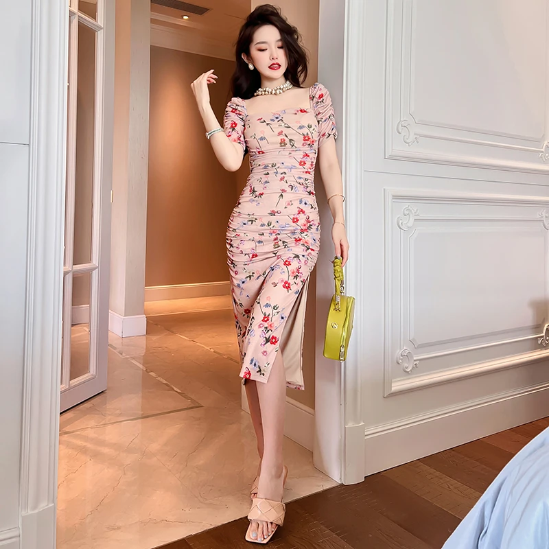 10141设计感露背碎花连衣裙减龄名媛风方领开叉包臀裙