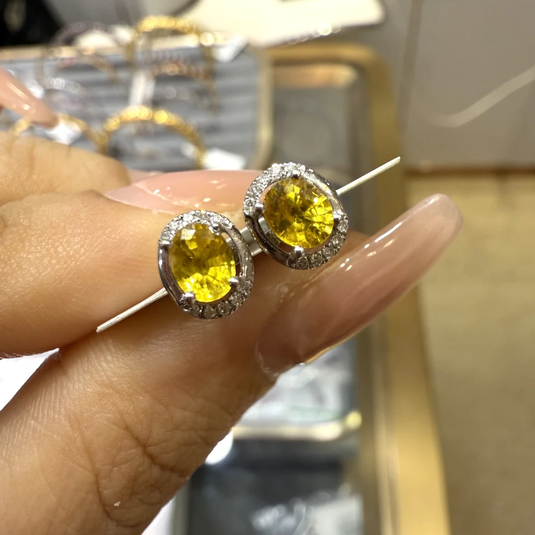 18k金黄蓝宝耳钉 约0.85ct