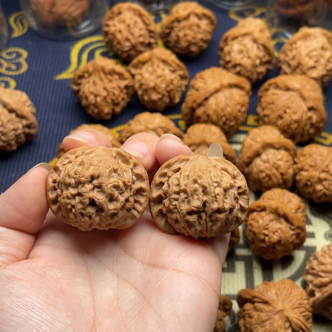 文玩核桃吊坠39核王