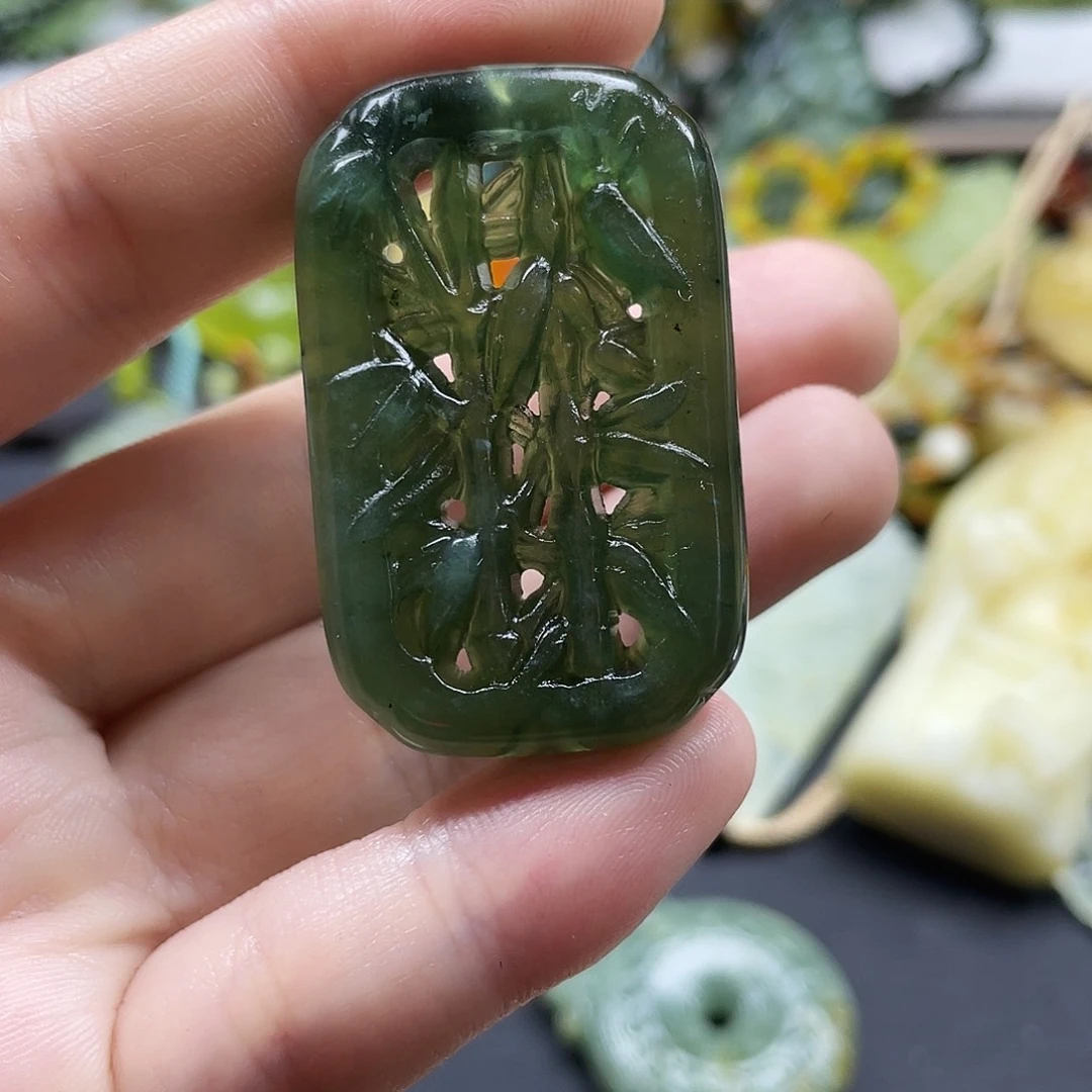 蛇纹石玉未镶嵌吊坠