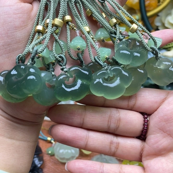 蛇纹石玉未镶嵌吊坠