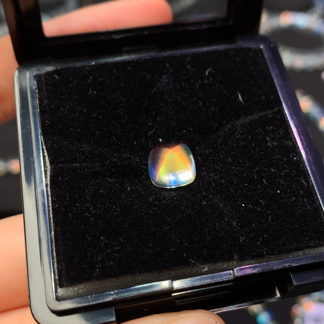 未镶嵌裸石月光石