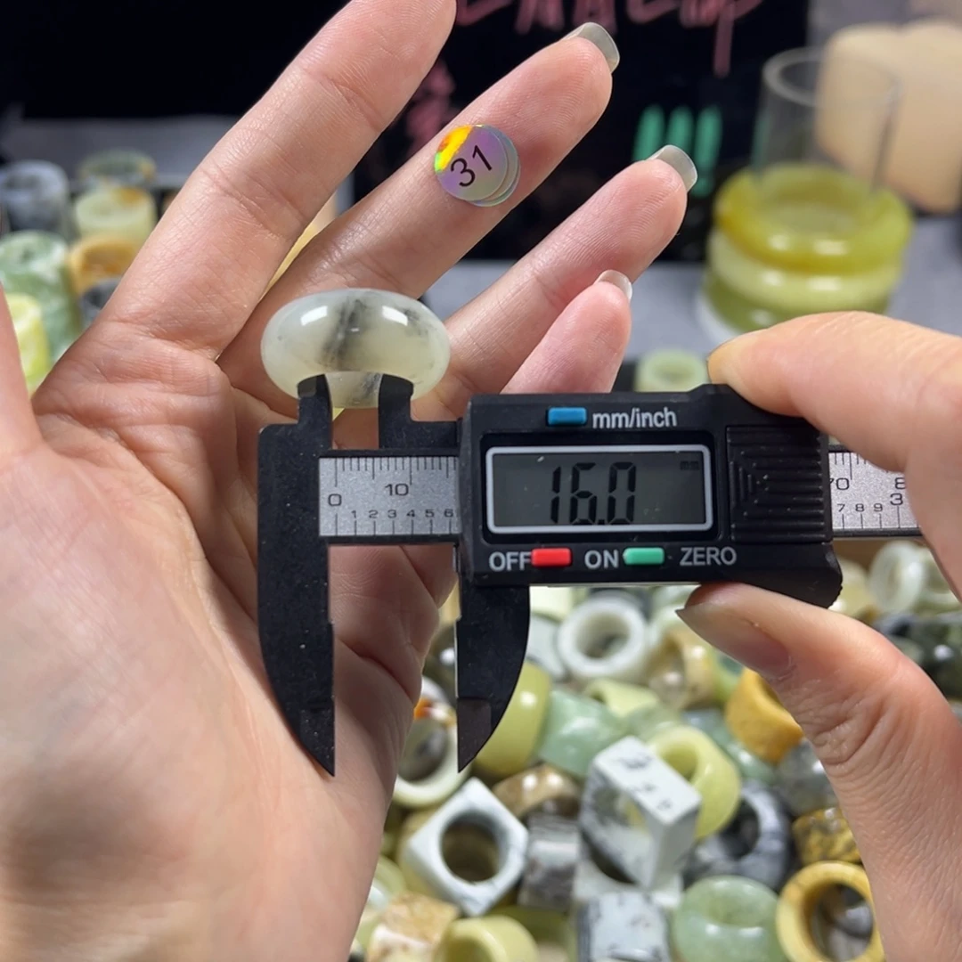 蛇纹石玉未镶嵌戒指