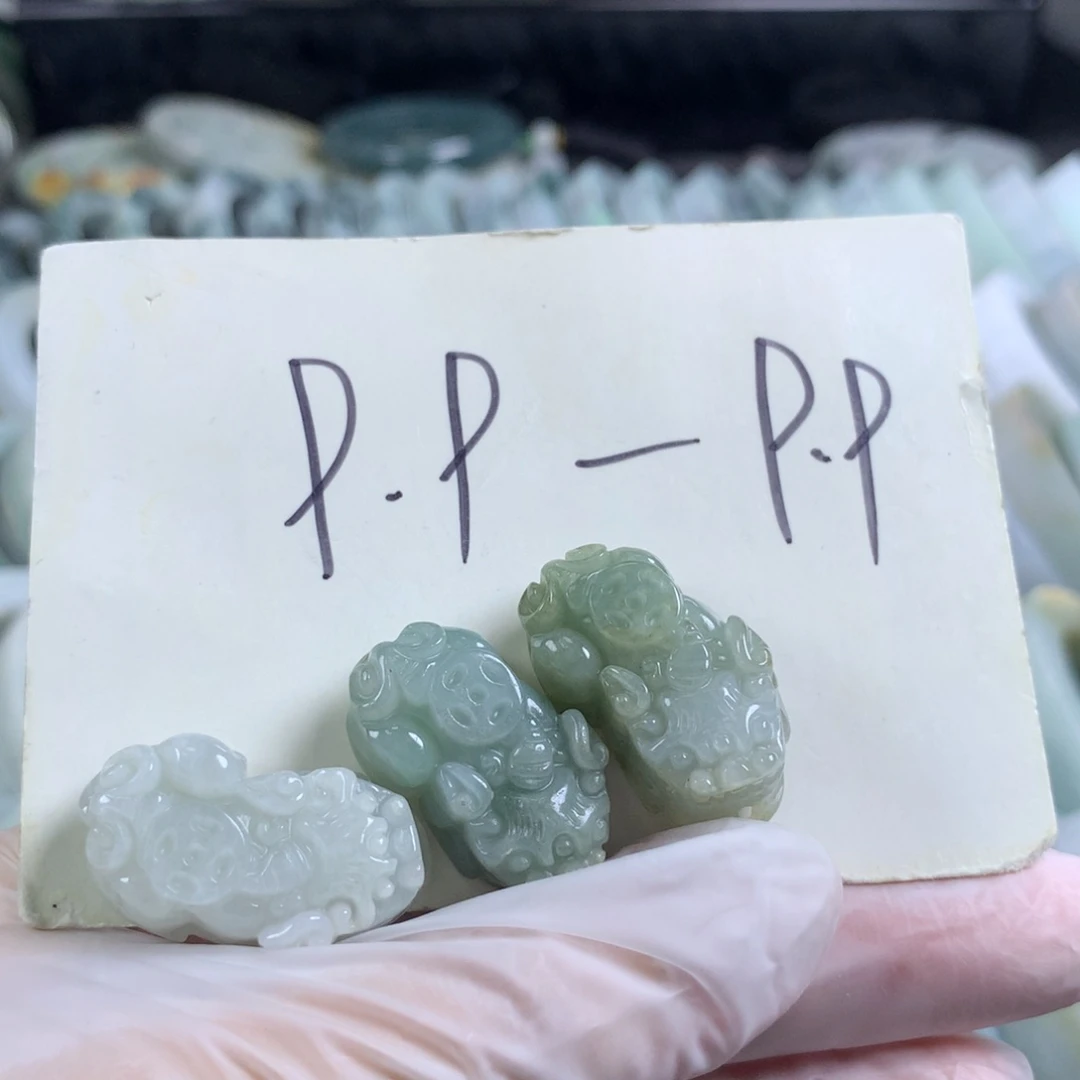 翡翠未镶嵌颈饰多样性发一件