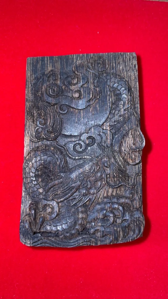 沉香吊坠镶嵌雕刻设计龙牌