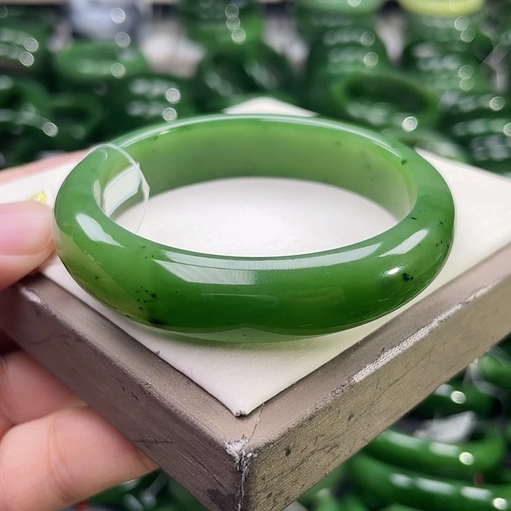 未镶嵌手镯和田玉（碧玉）