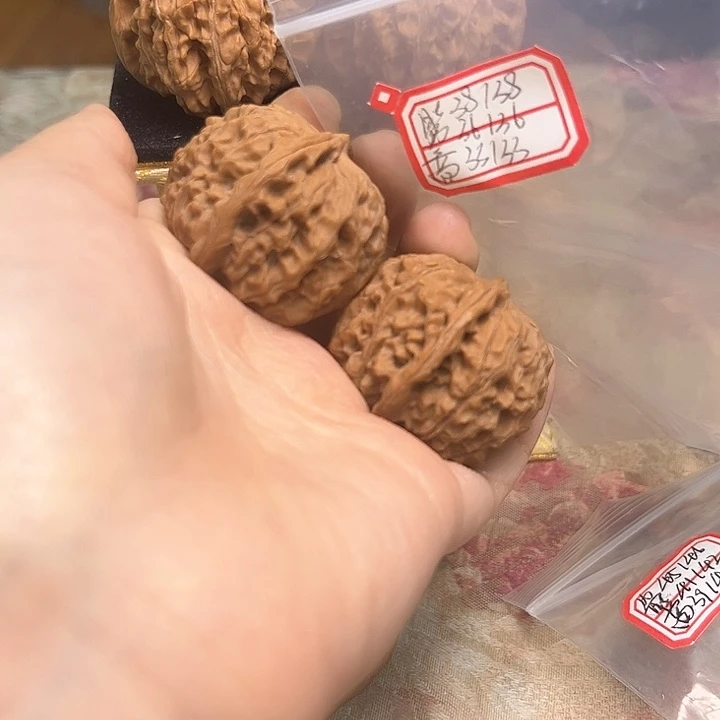 文玩核桃把件非嫁接元宝