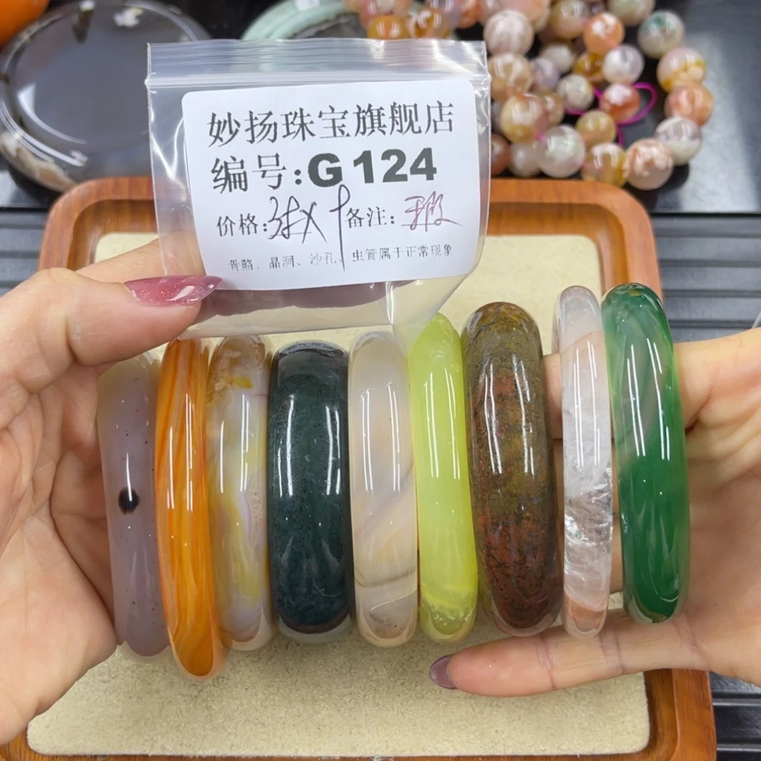 硅化珊瑚（珊瑚玉）默认微瑕未镶嵌阿**?