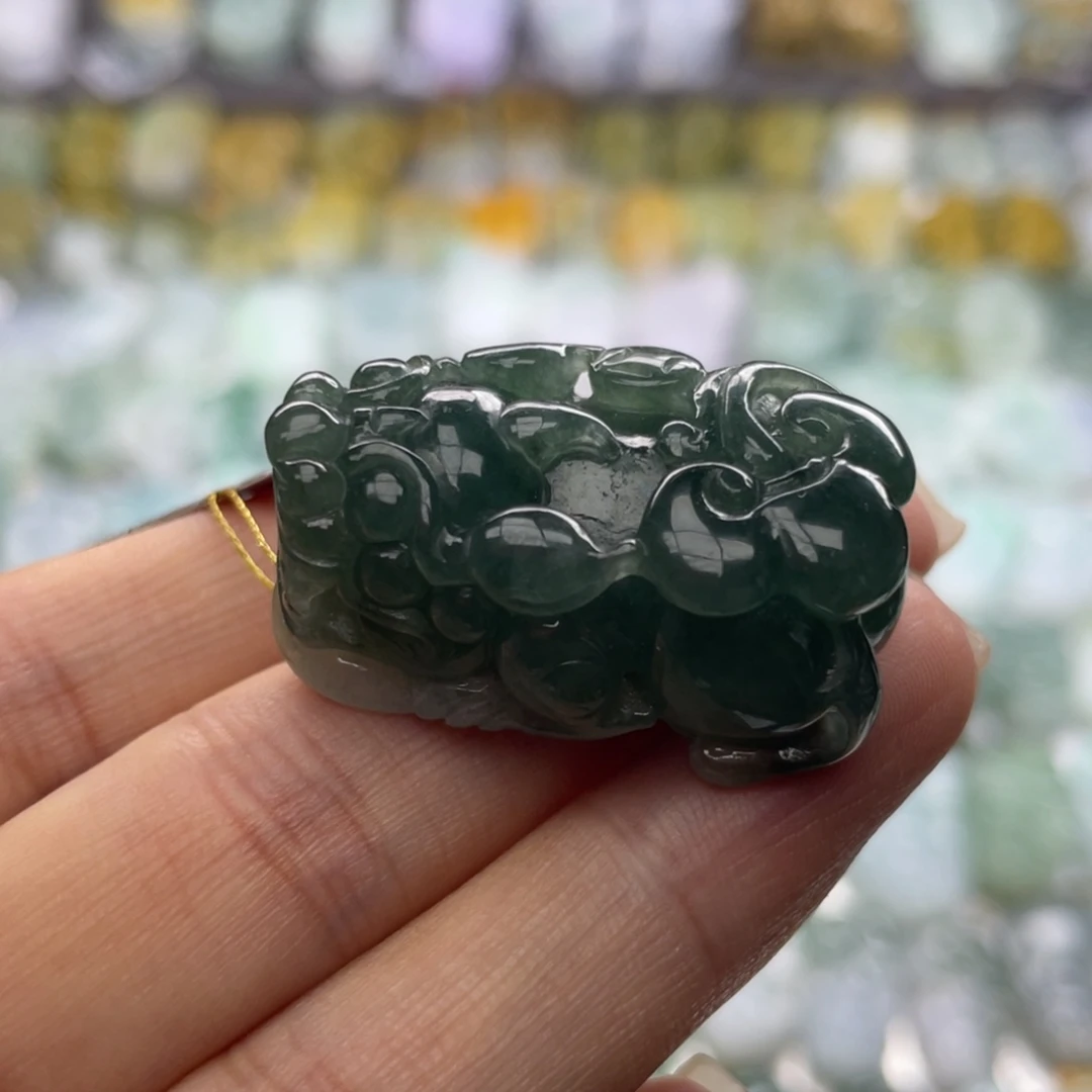 颈饰未镶嵌翡翠貔貅