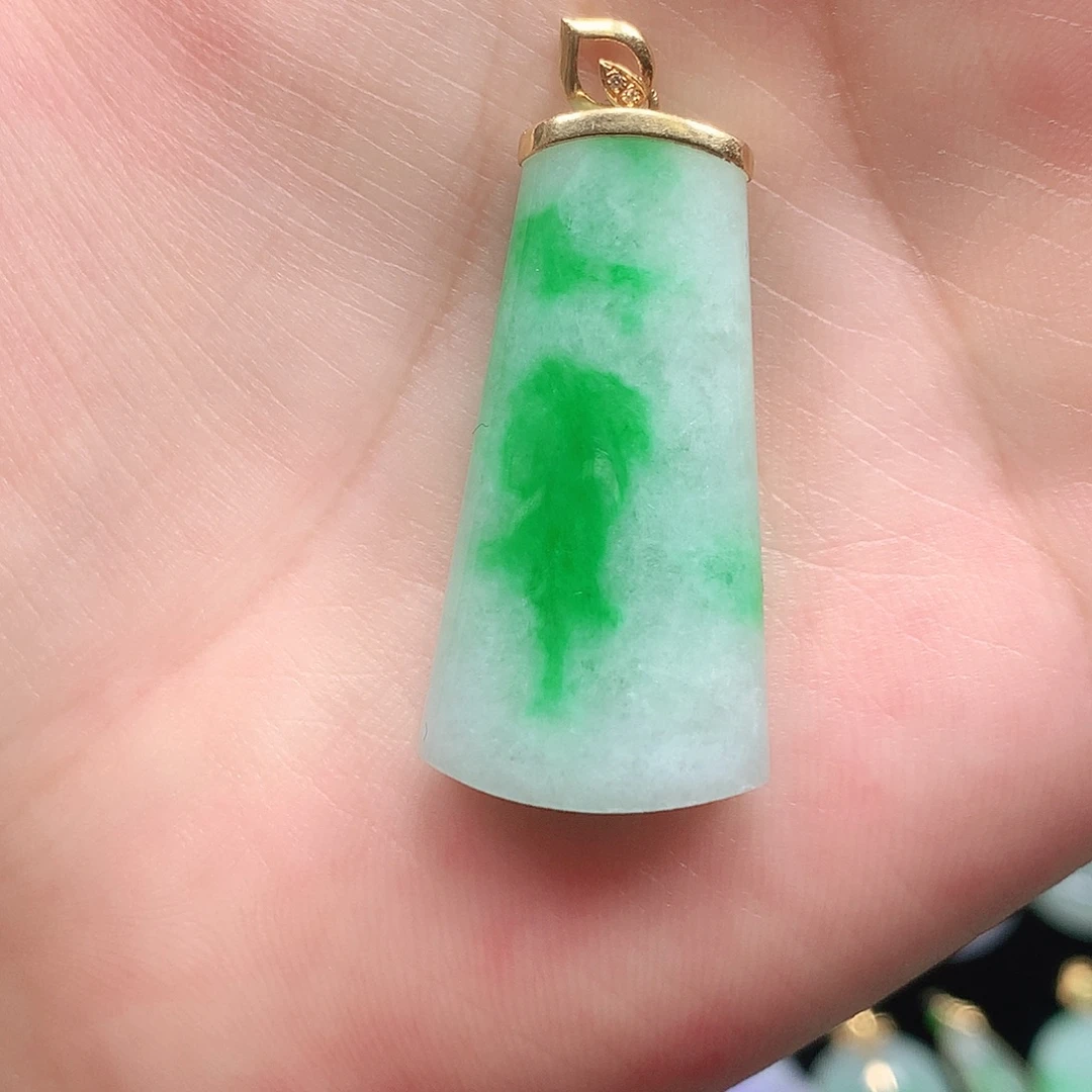 颈饰18K金镶嵌翡翠翡翠吊坠