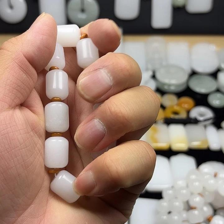 石英质玉未镶嵌颈饰