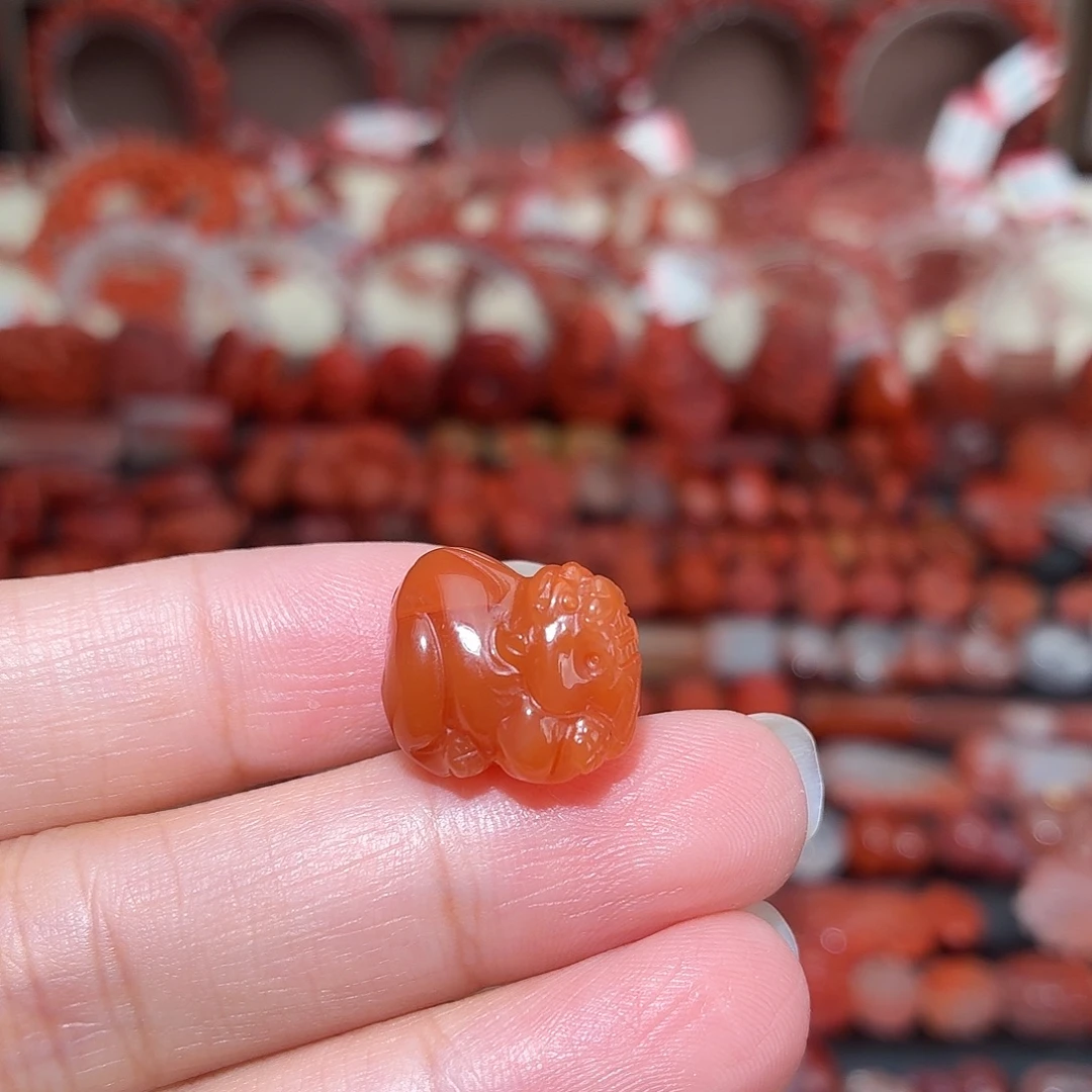 南红玛瑙未镶嵌颈饰貔貅
