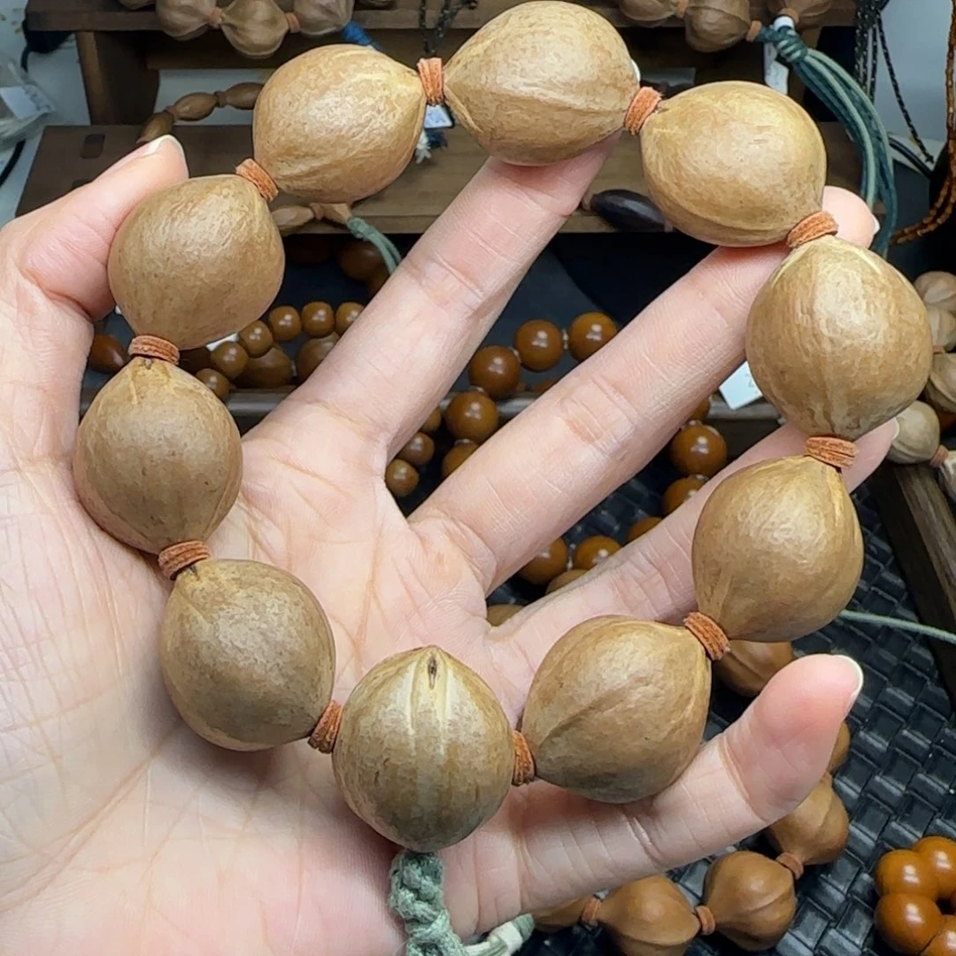 手串橄榄核29。2.3*2.8三花油核