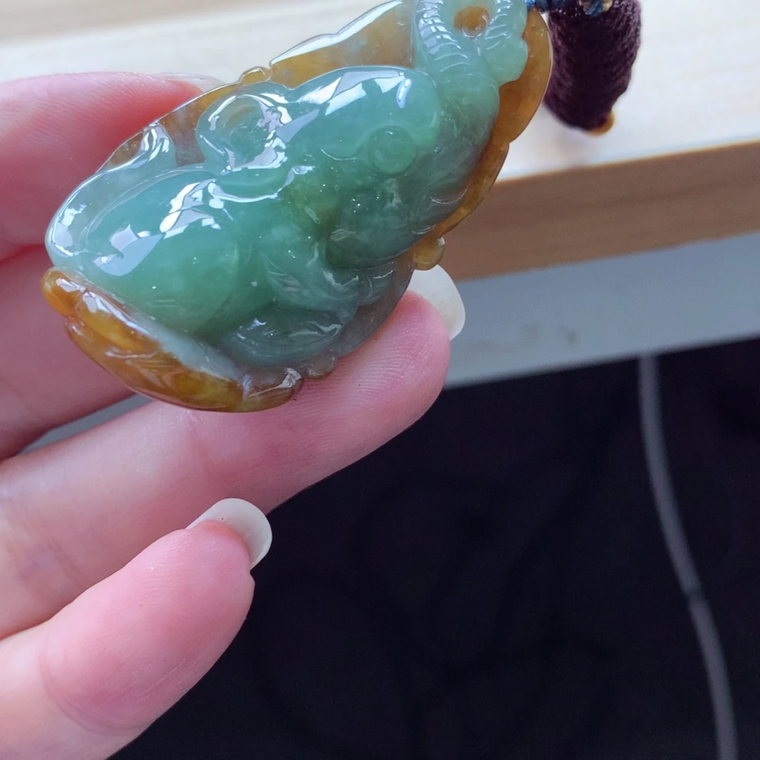 翡翠颈饰未镶嵌吊坠