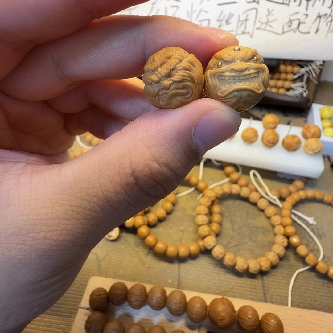 小***浩猴头核桃吊坠猴头雕刻配饰