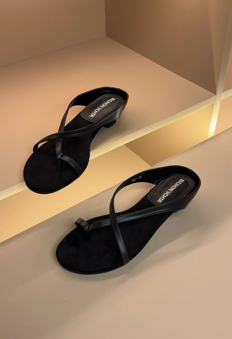 2025年新款法式外穿夏季休闲风百搭低跟人字拖女鞋