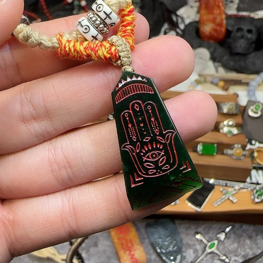 終***魚翡翠未镶嵌颈饰kll