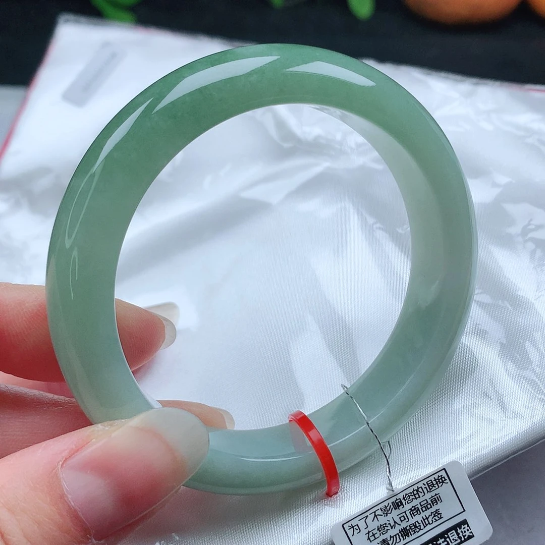 翡翠手镯未镶嵌56圈