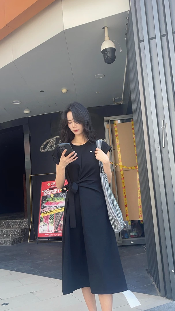 夏季休闲风长裙H型裙气质显瘦黑色修身连衣裙中腰配包包收腰裙子