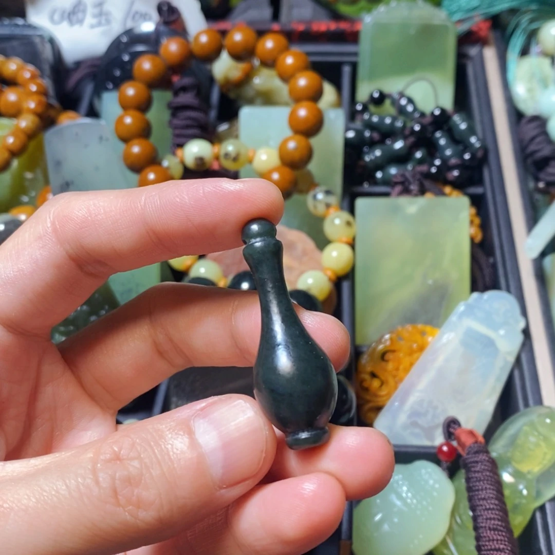 岫岩老玉（透闪石质玉）未镶嵌颈饰