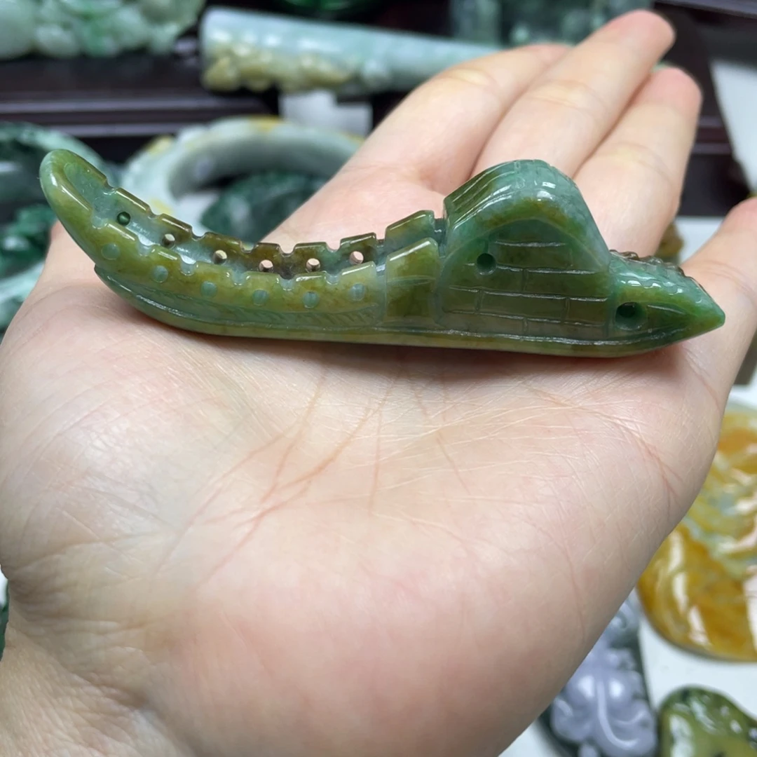 翡翠未镶嵌颈饰牌子
