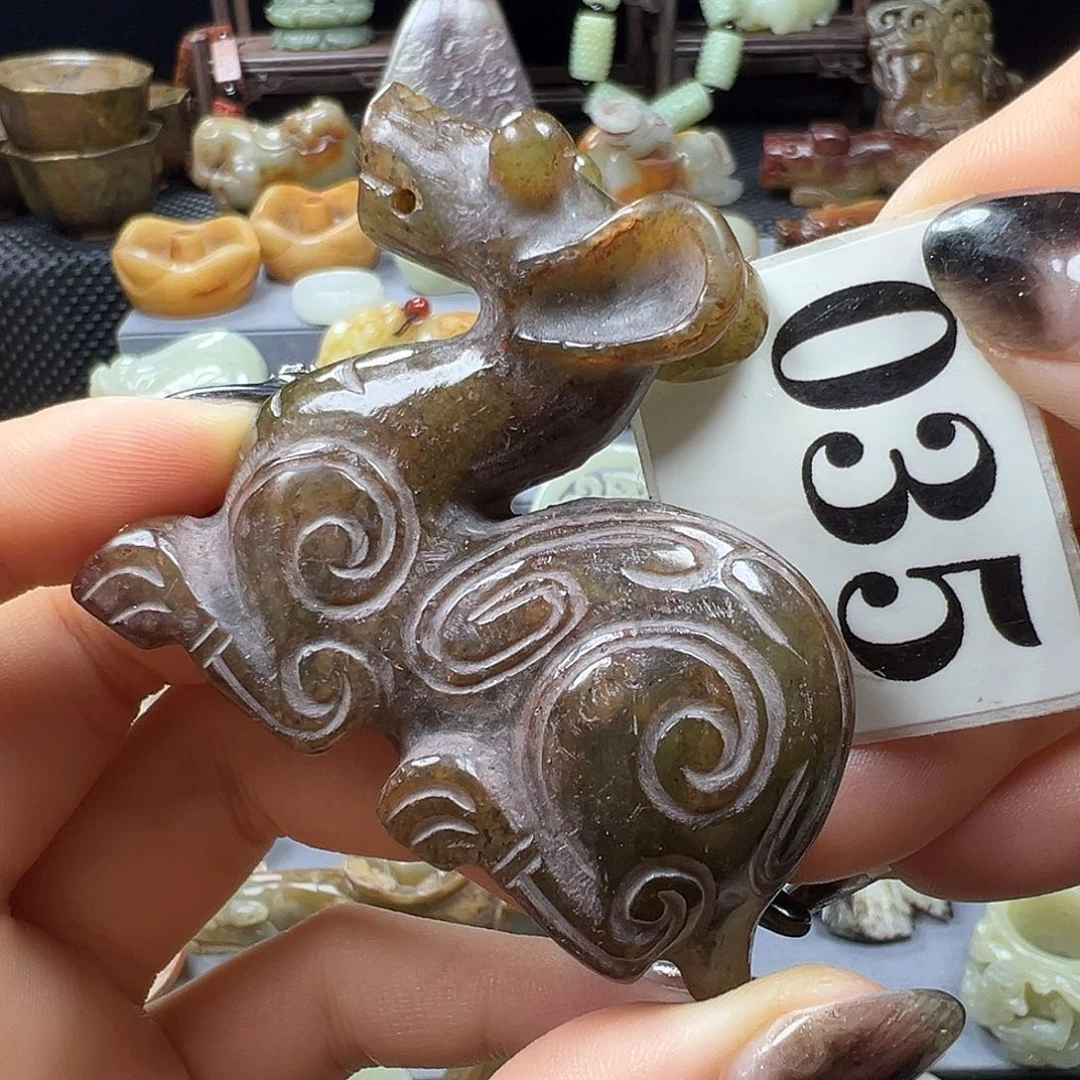 和田玉未镶嵌把件