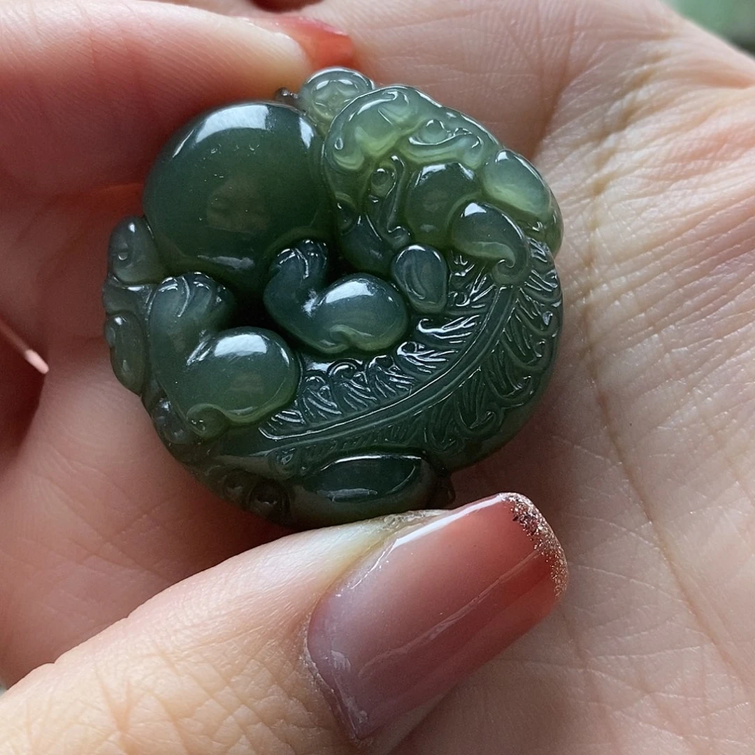 淡***然和田玉未镶嵌颈饰包容