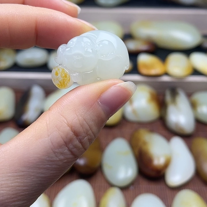 和田玉未镶嵌颈饰