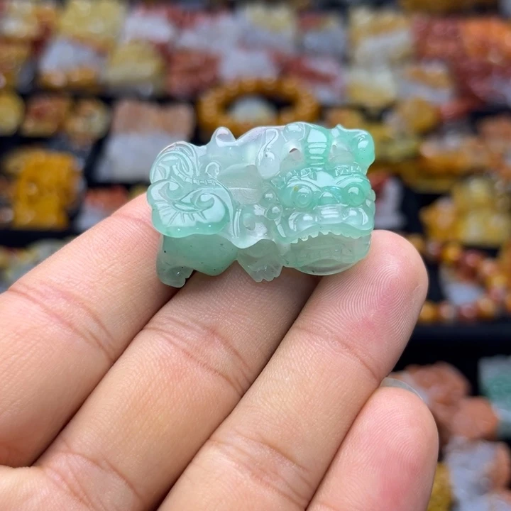 未镶嵌石英质玉（黄龙玉）颈饰