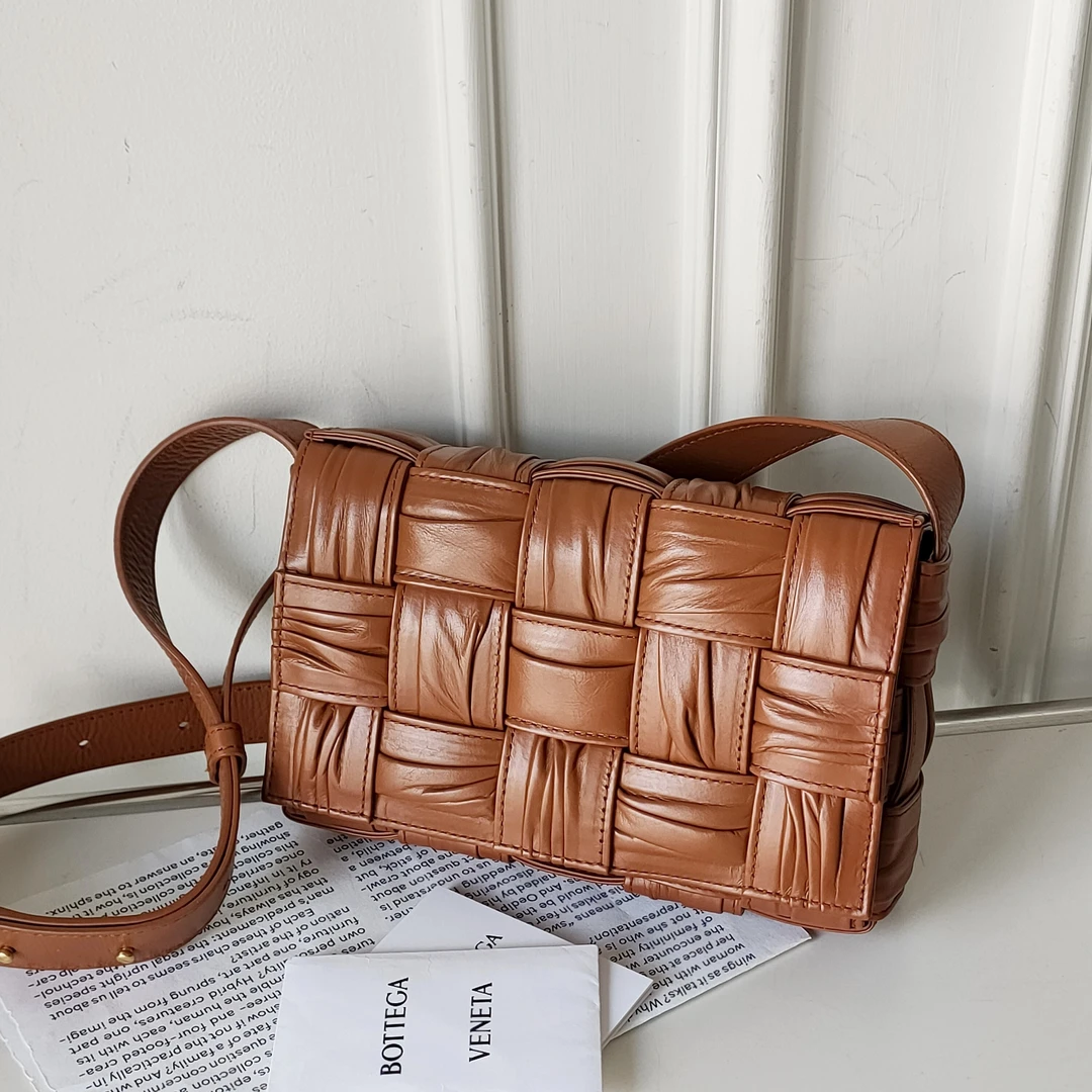 95新 BOTTEGA VENETA/葆蝶家 焦糖褶皱牛皮casstt15格斜挎包49748
