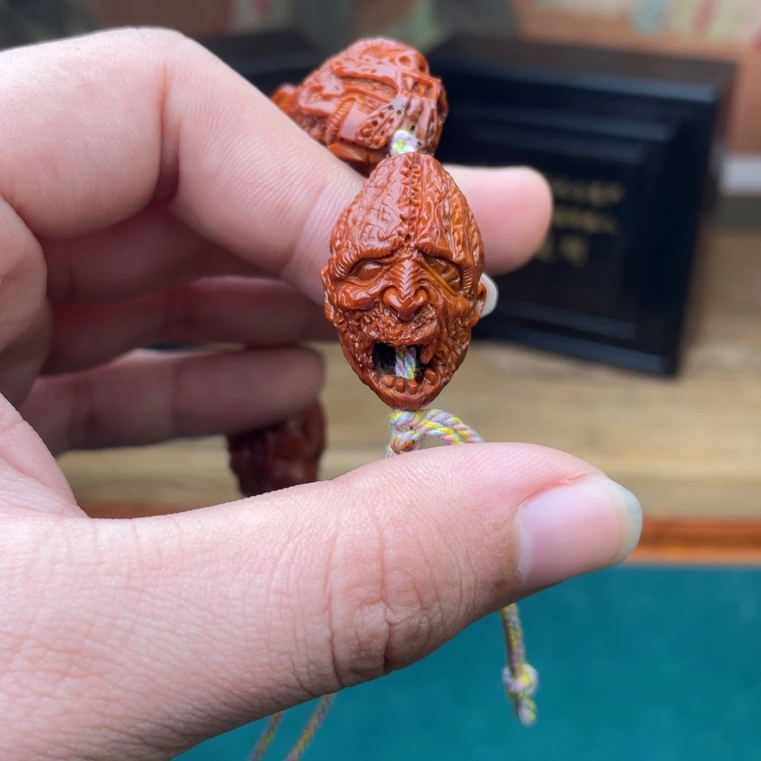 橄榄核吊坠教*局路路通表弟回血