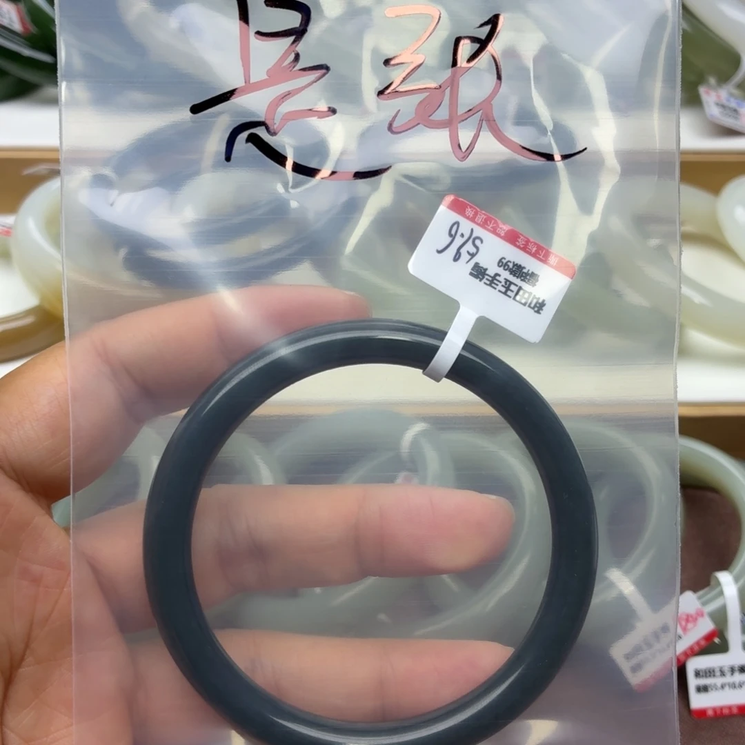 是***）和田玉手镯未镶嵌