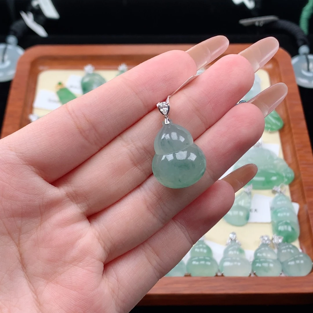 翡翠18K金镶嵌颈饰w****兔天然缅甸A货翡翠葫芦