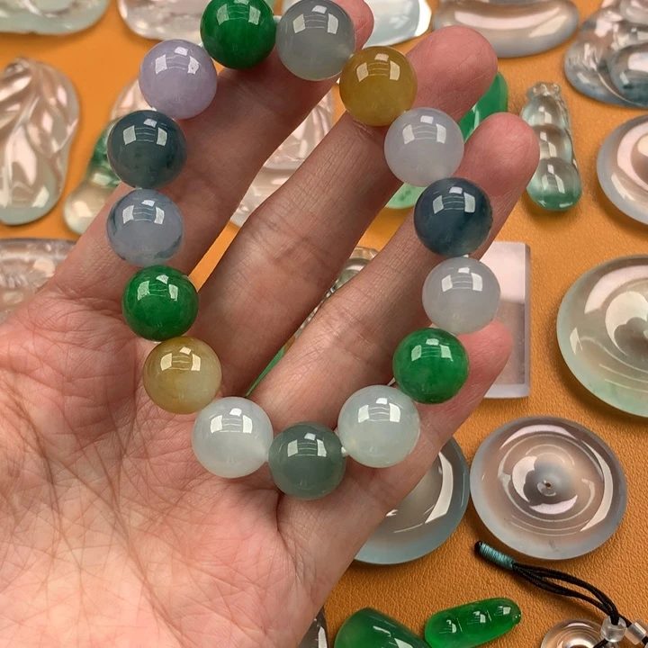 翡翠未镶嵌颈饰……