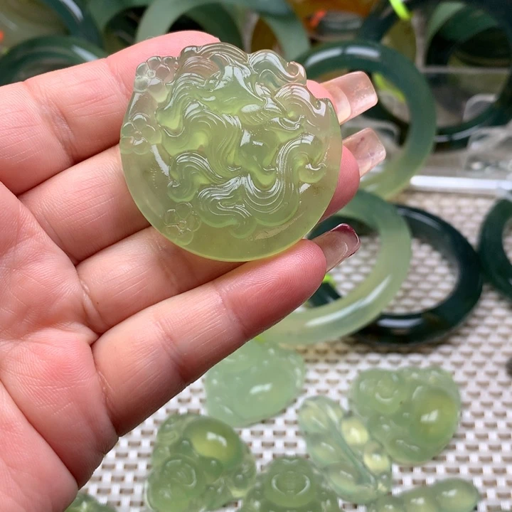 蛇纹石玉挂坠未镶嵌