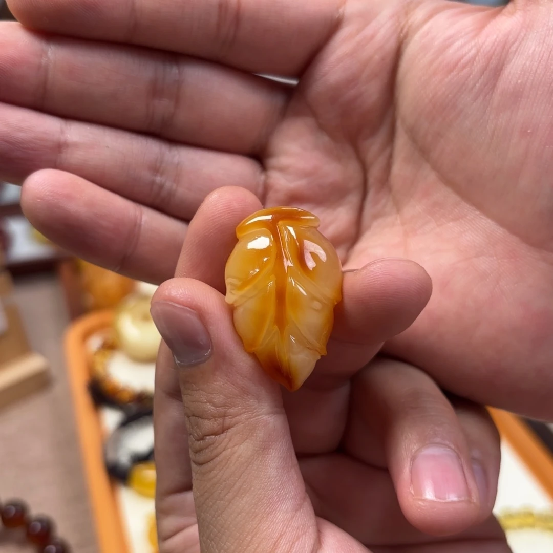 蜜蜡裸石未镶嵌树叶