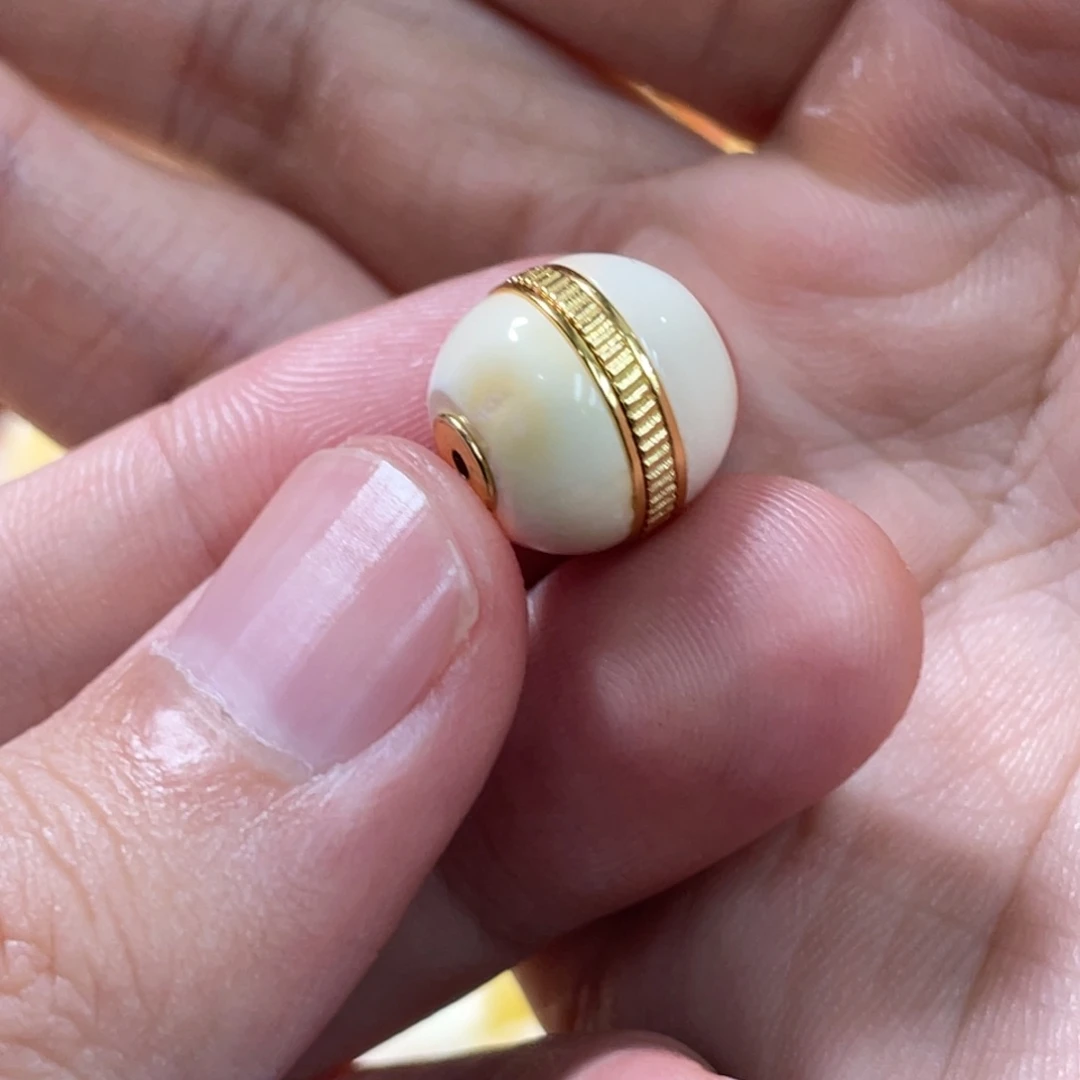 琥珀珠宝奇石未镶嵌W****?4