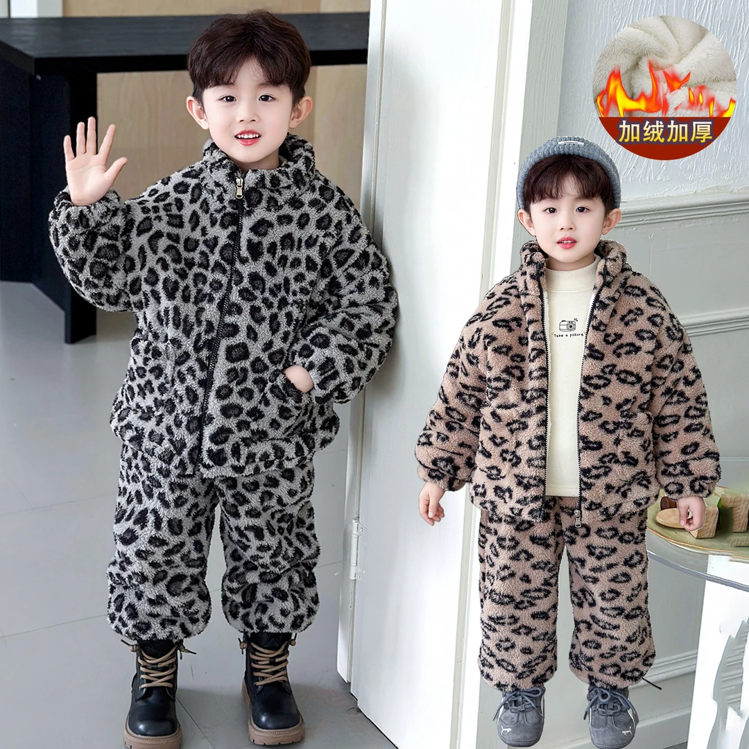 儿童珊瑚绒睡衣冬季三层夹棉男童保暖家居服小男孩加厚套装