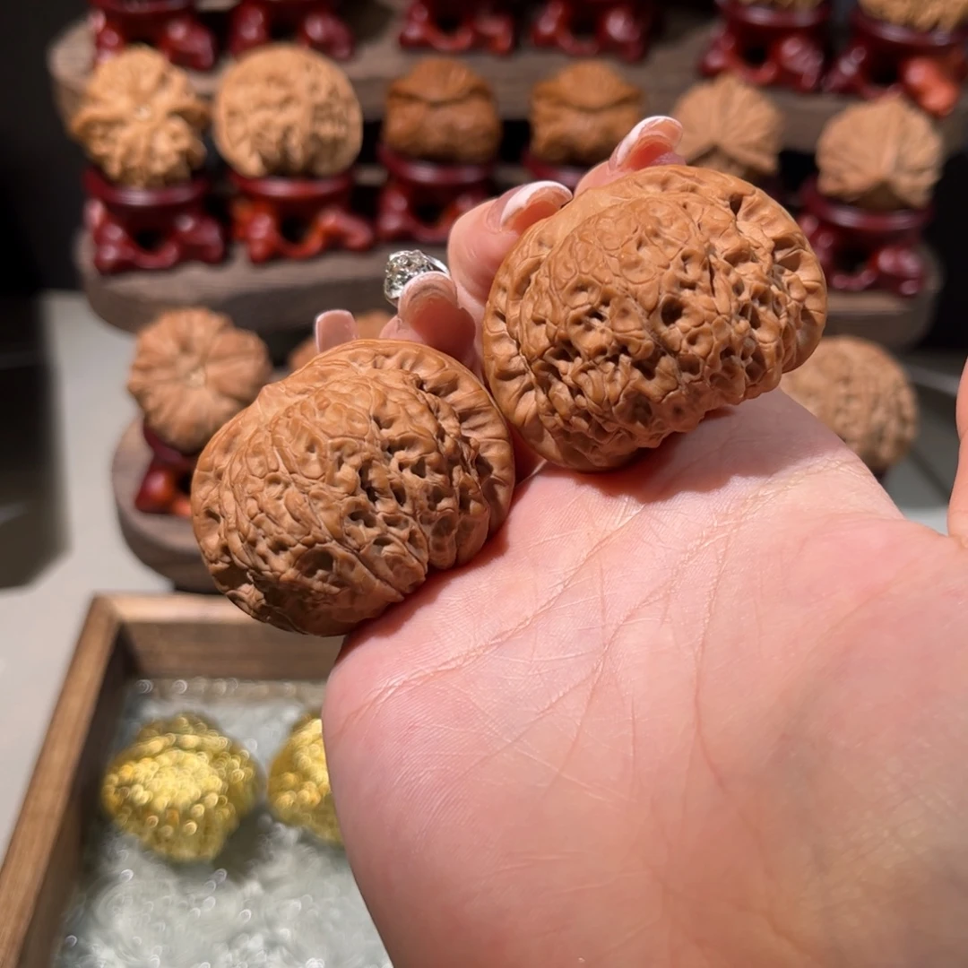 文玩核桃把件血麒麟