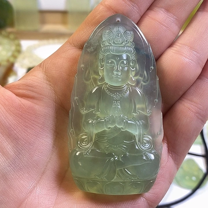 五***品蛇纹石玉未镶嵌颈饰