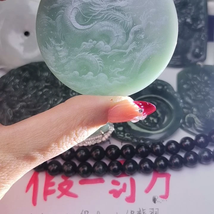 翡翠颈饰未镶嵌天然的A货翡翠多样性发货