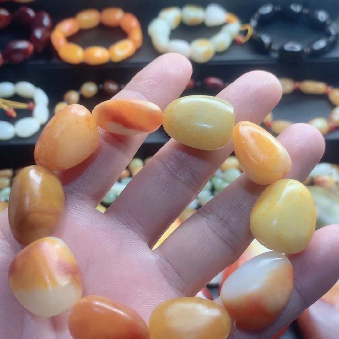 恒***售和田玉未镶嵌颈饰